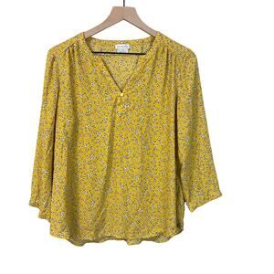 Van Heusen Yellow Ditsy Floral 3/4 Sleeve Accent Button Blouse V-Neck Sz M